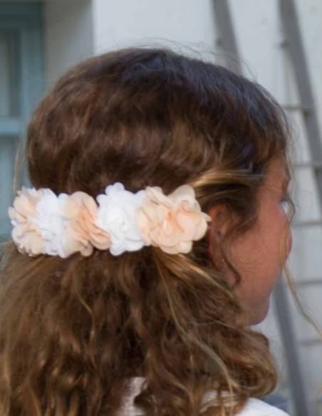 Tocado beige y blanco