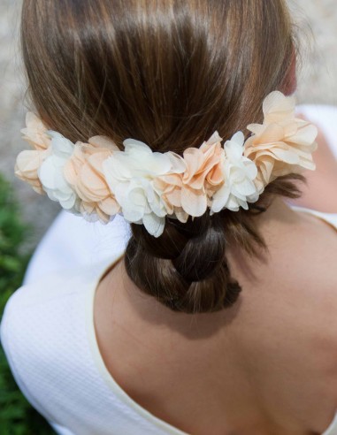 Tocado beige y blanco